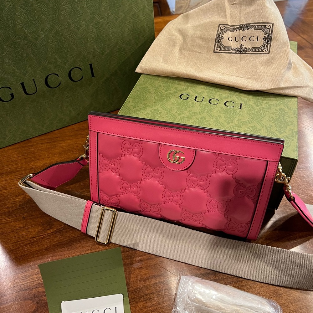 Gucci GG Metalasse’ small bag, pink